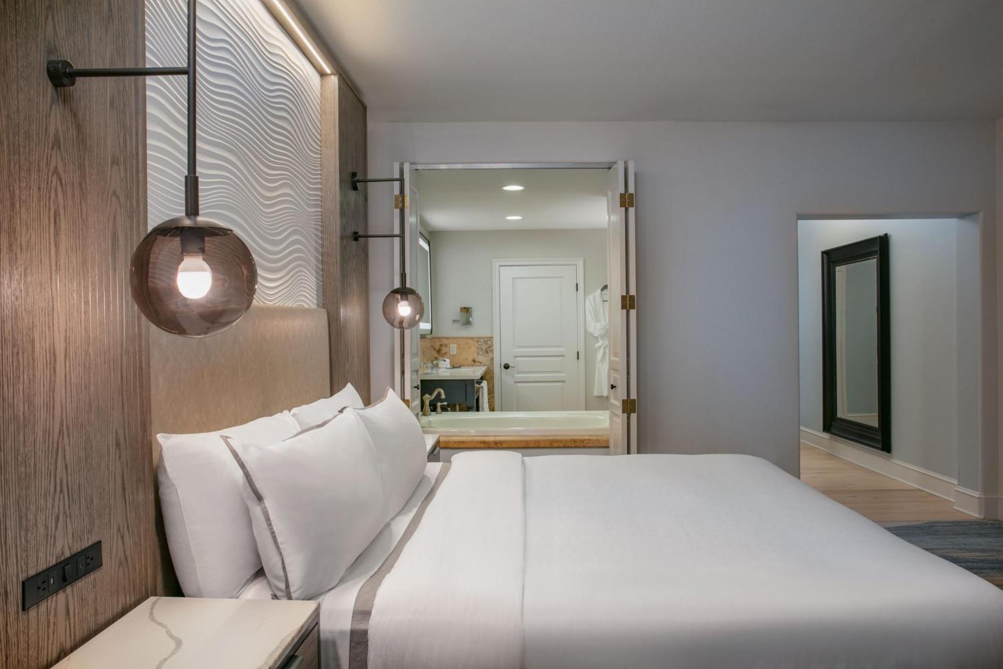 Hotel The Westin Riverfront & 4*